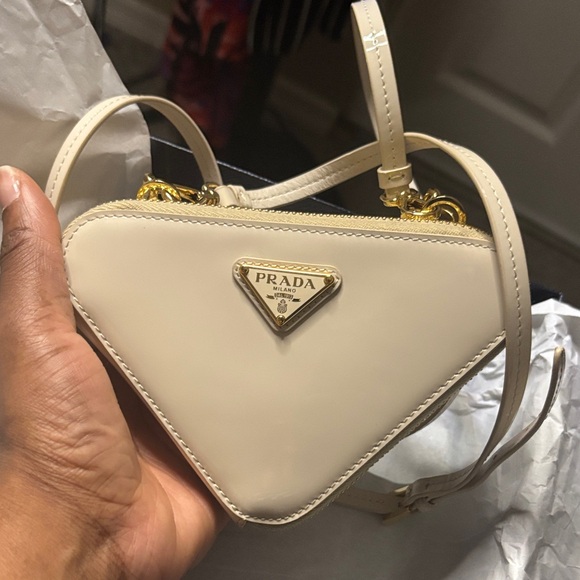 Authentic Prada Vernice Ivory Triangle Mini contenitori Bag - Picture 2 of 12